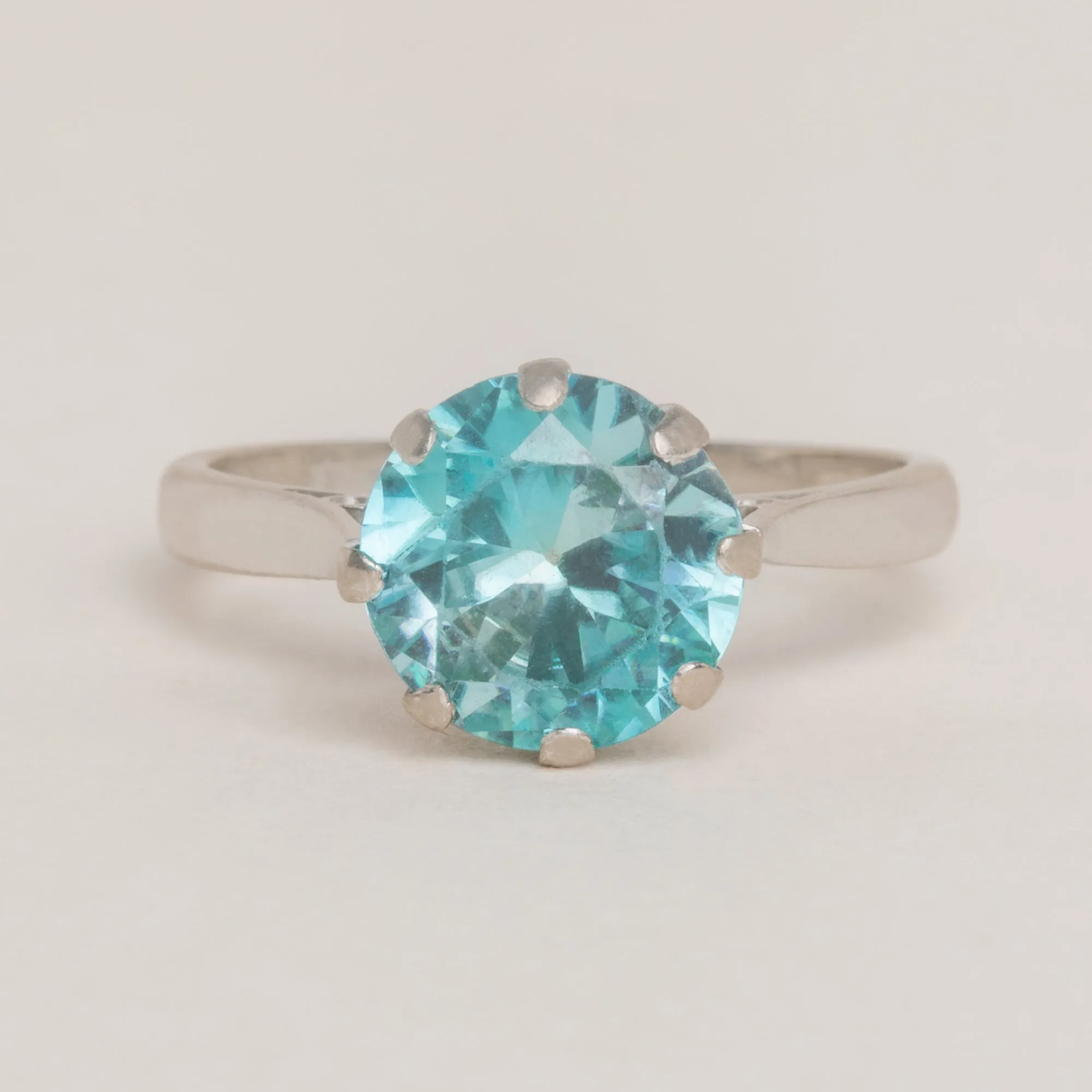 18ct Gold Blue Zircon Ring, 3.60ct