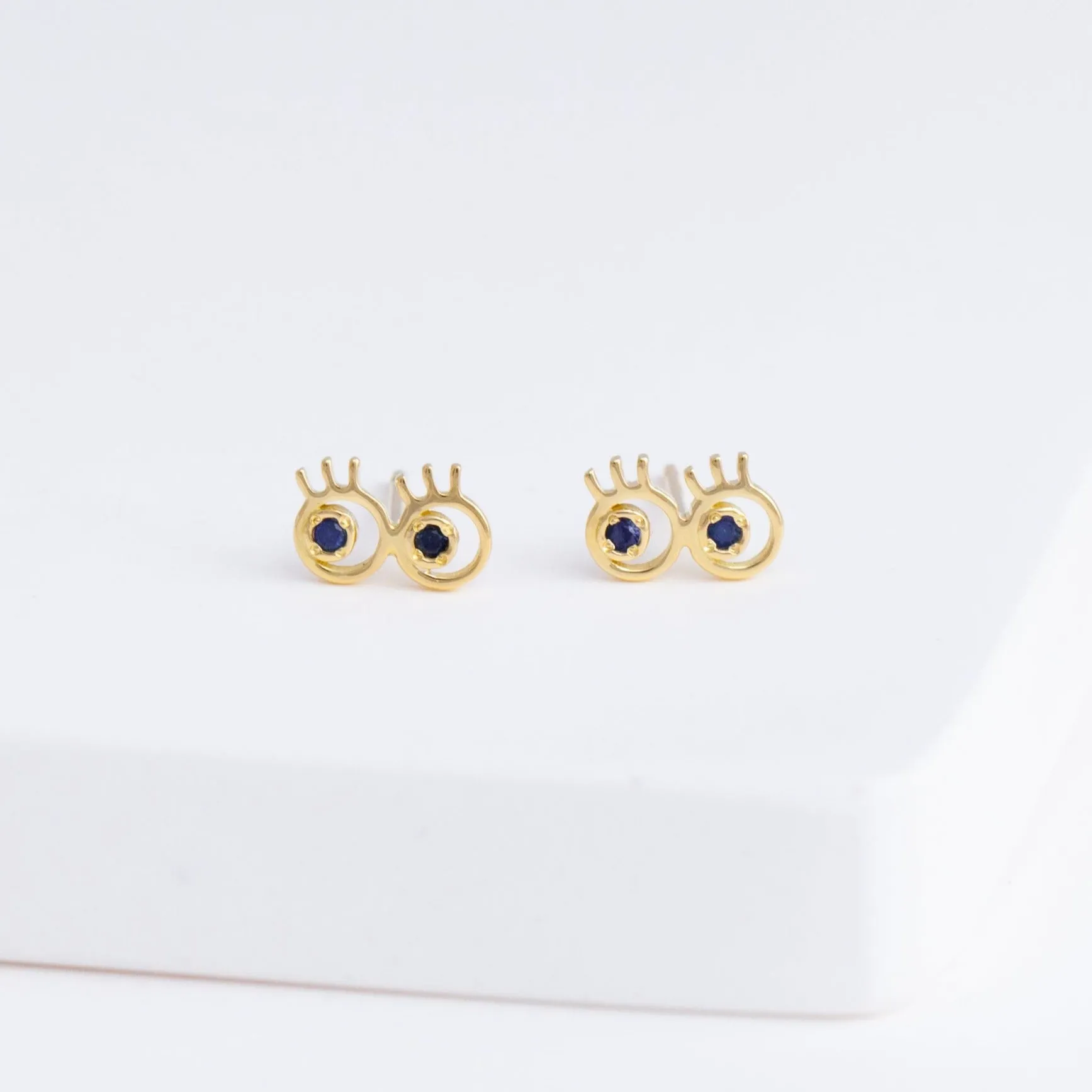 Eyes sapphire stud