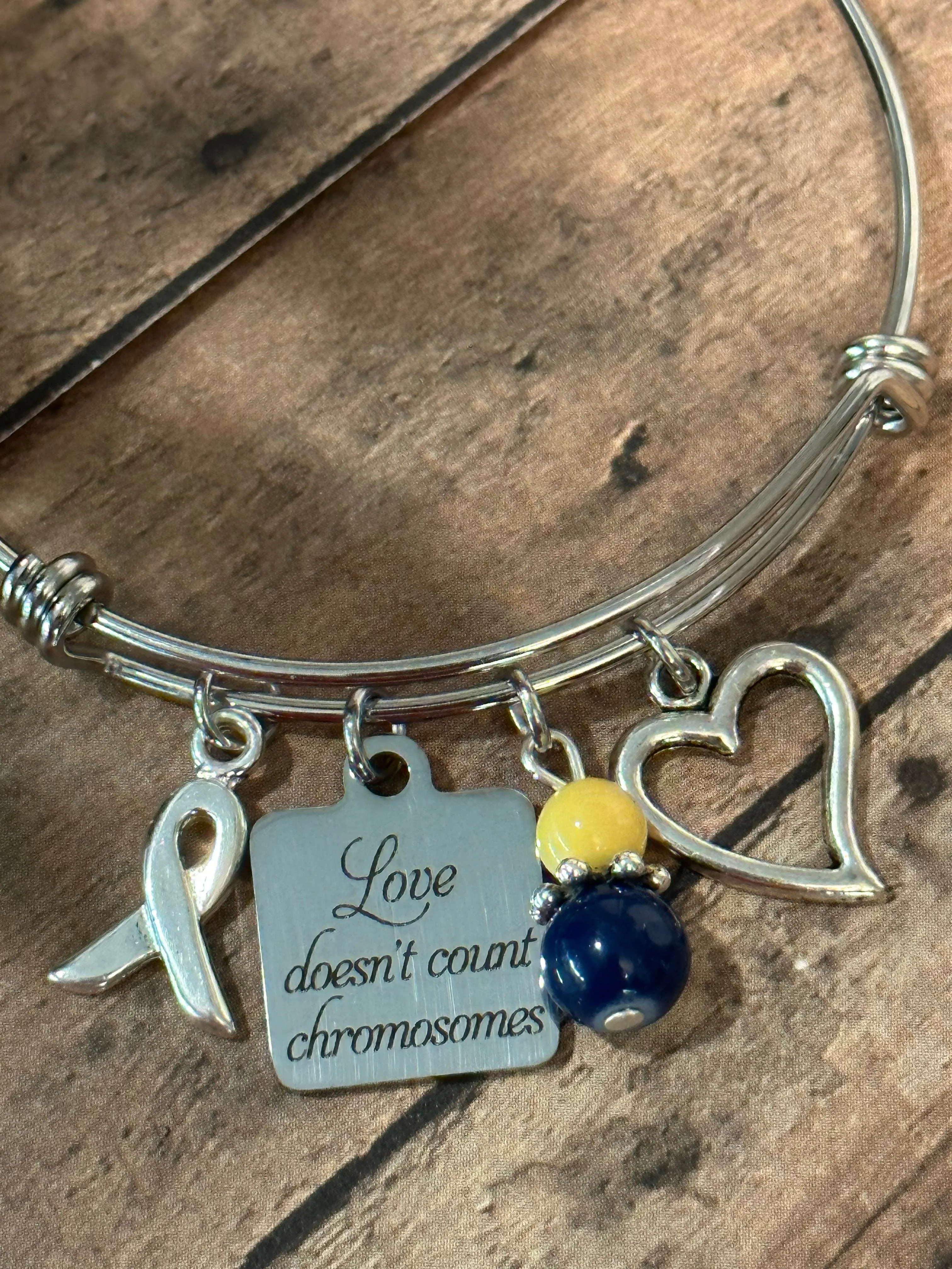 LOVE DOESN’T COUNT CHROMOSOMES (B02)