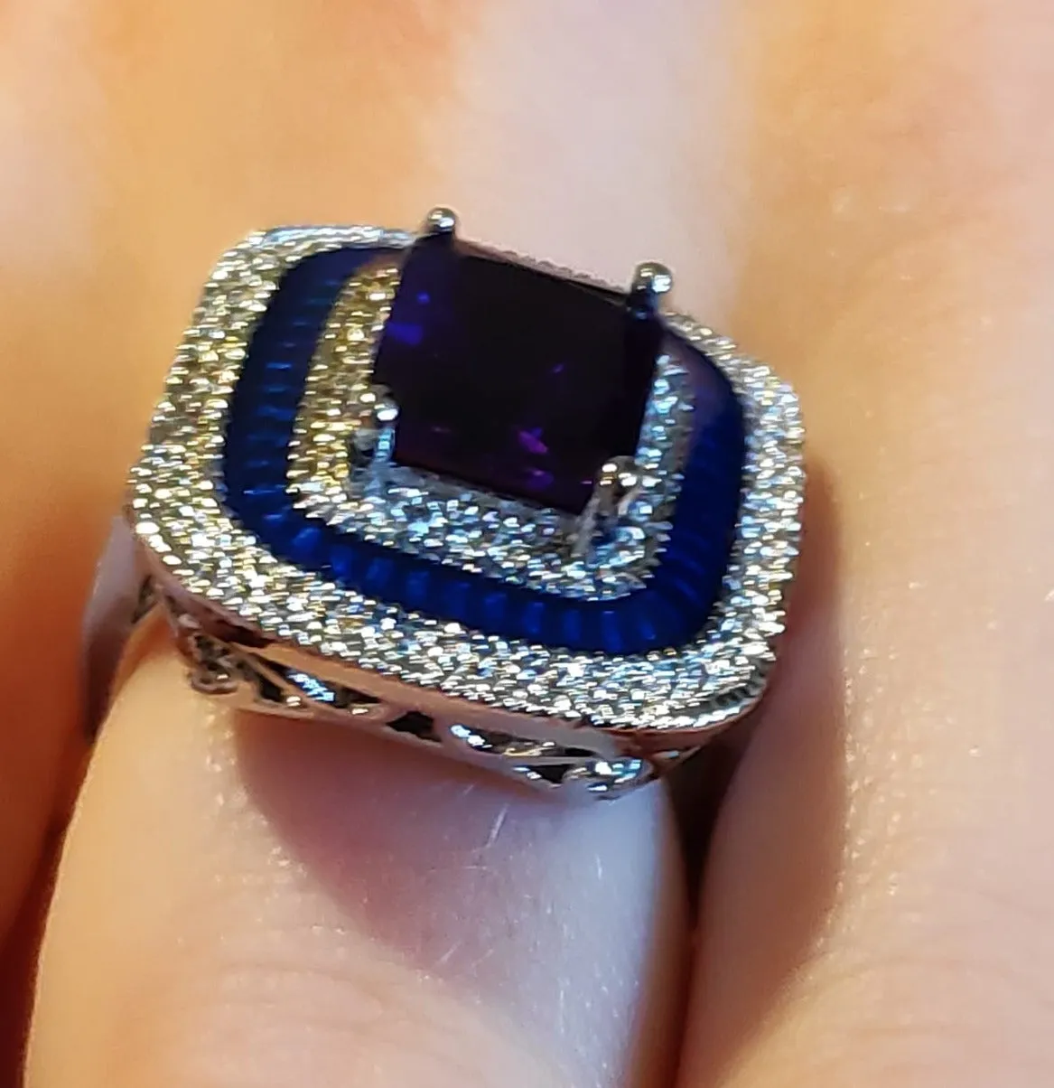 Retro Style Deep Blue Cocktail Ring