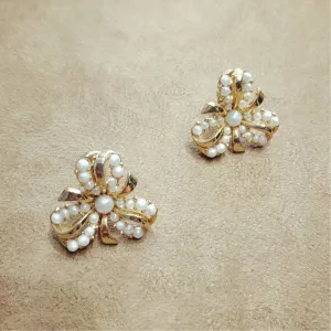 Trifari Leaf bow Pearls Shamrock Clip on earrings