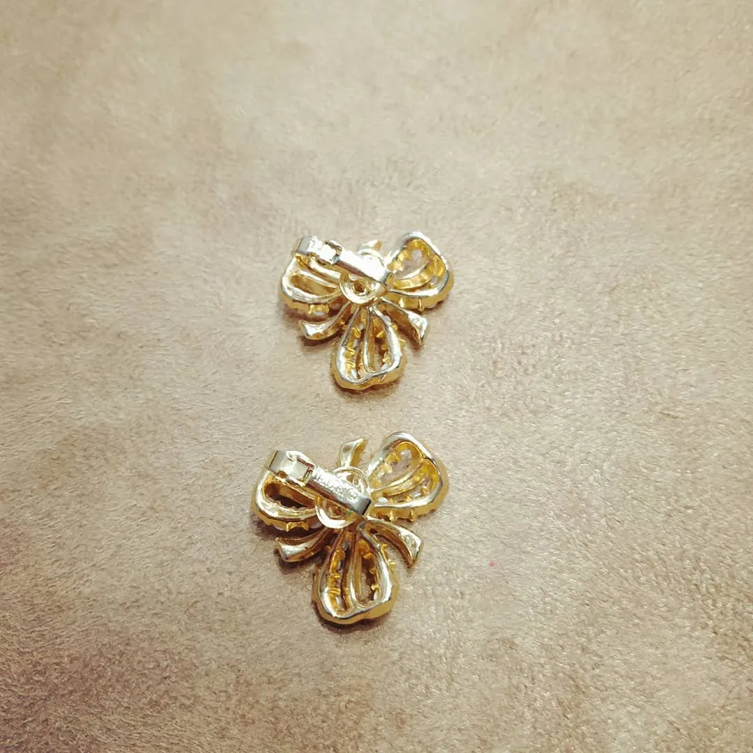 Trifari Leaf bow Pearls Shamrock Clip on earrings