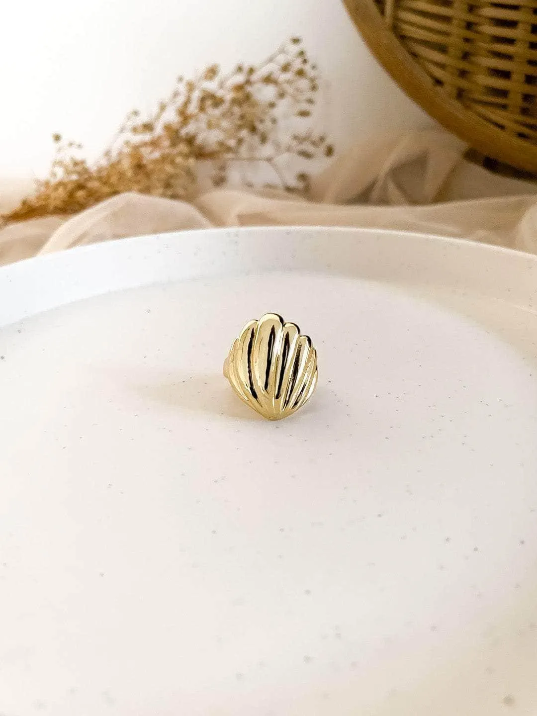 Vintage Gold Toned Shell Ring