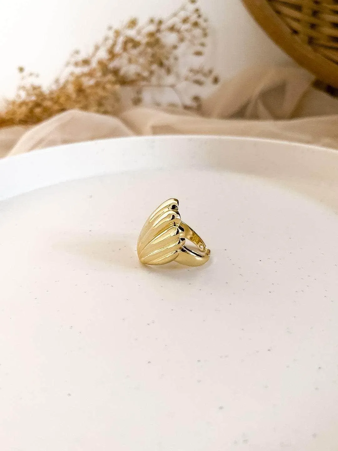 Vintage Gold Toned Shell Ring